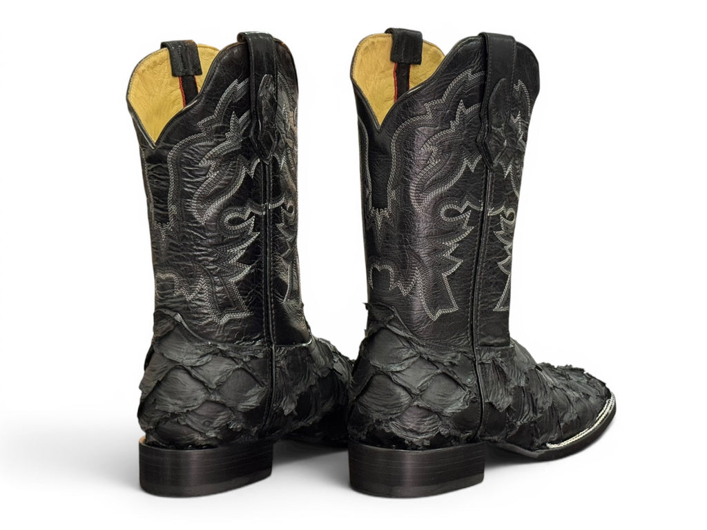 BOTA LR BOOTS GRABADA PESCADO PIRARUCÚ NEGRO CABALLERO
