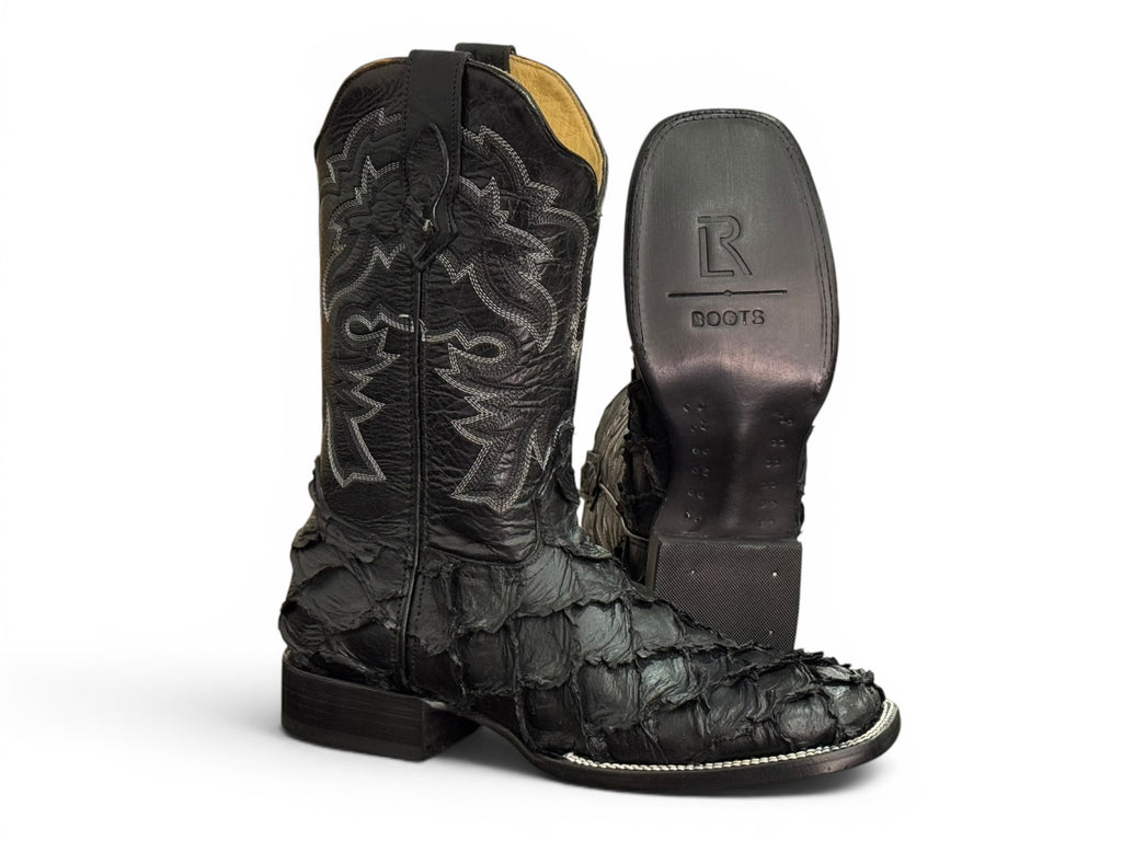 BOTA LR BOOTS GRABADA PESCADO PIRARUCÚ NEGRO CABALLERO
